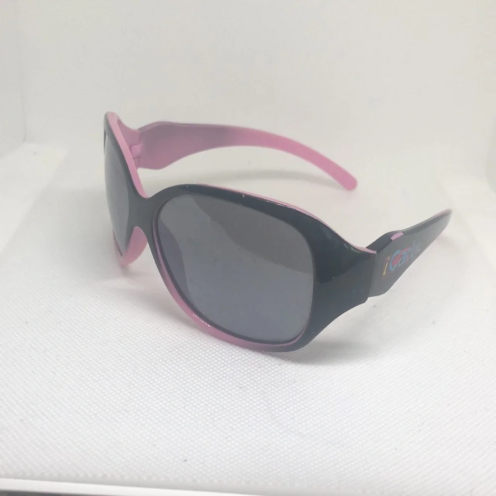 🟢 2008 Girls children’s Icarly sunglasses
